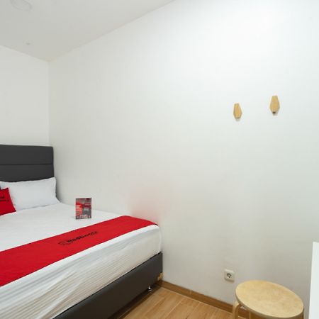 Reddoorz Plus @ Danau Sunter Utara Giacarta Esterno foto