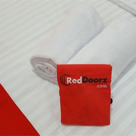 Reddoorz Plus @ Danau Sunter Utara Giacarta Esterno foto
