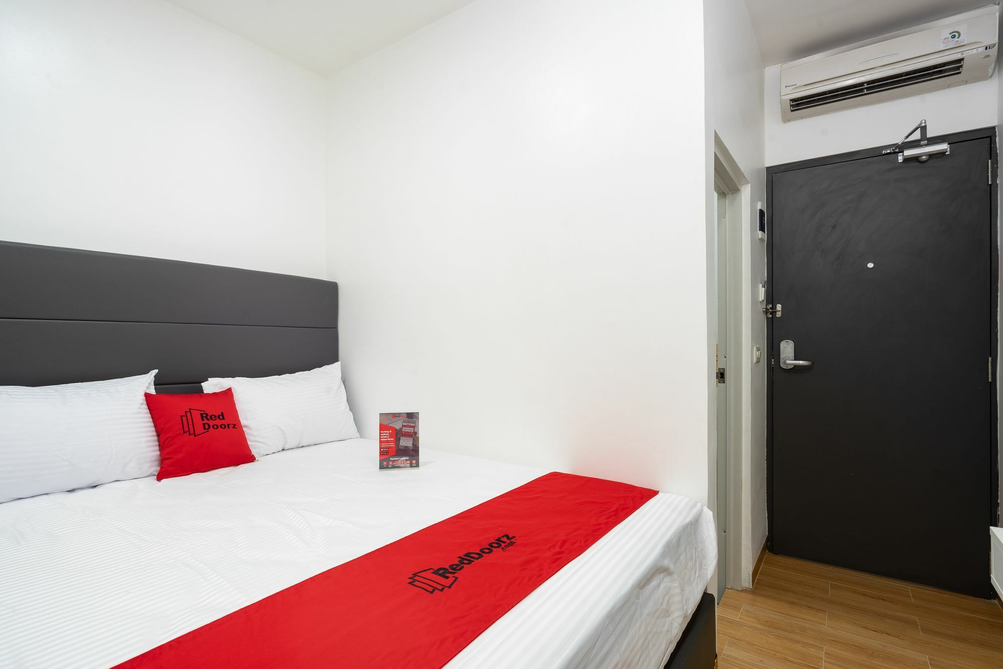 Reddoorz Plus @ Danau Sunter Utara Giacarta Esterno foto