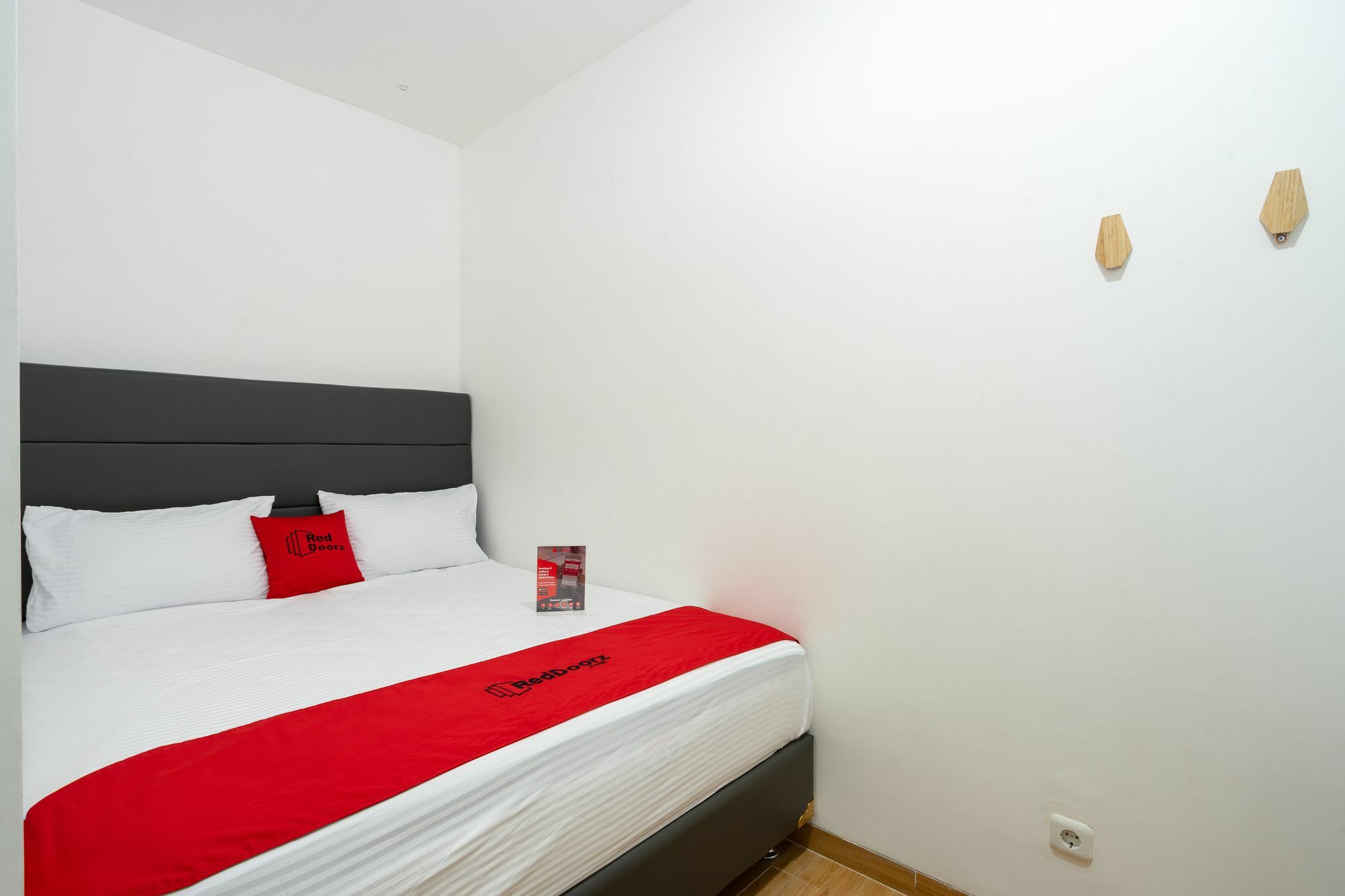 Reddoorz Plus @ Danau Sunter Utara Giacarta Esterno foto